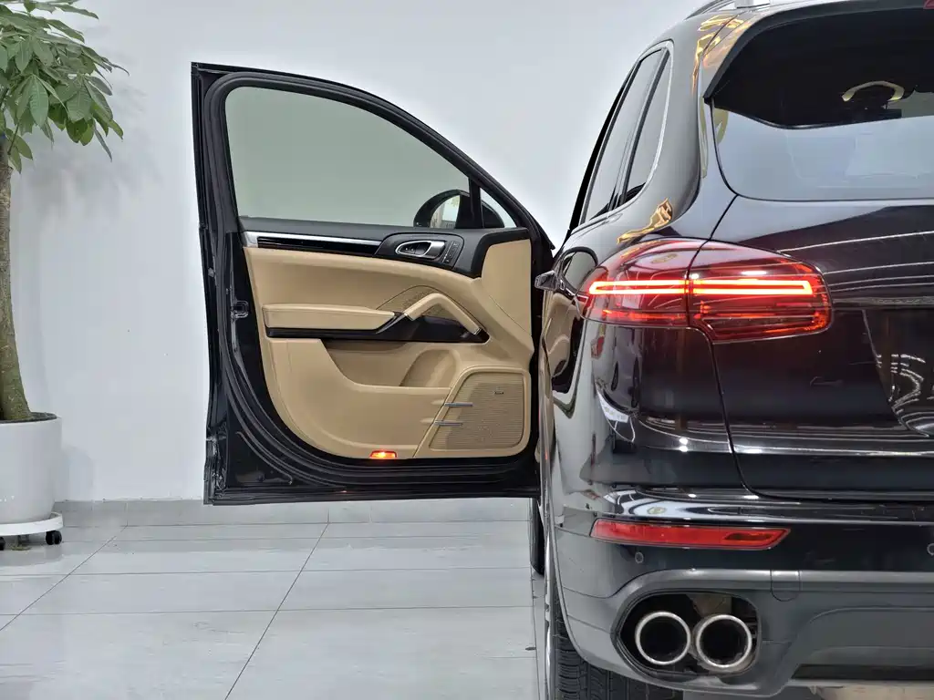 Porsche Cayenne — миниатюра 11