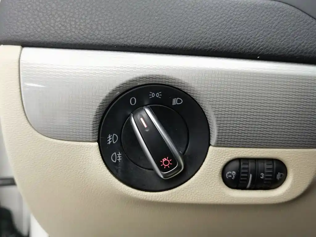 Volkswagen Sagitar — миниатюра 21
