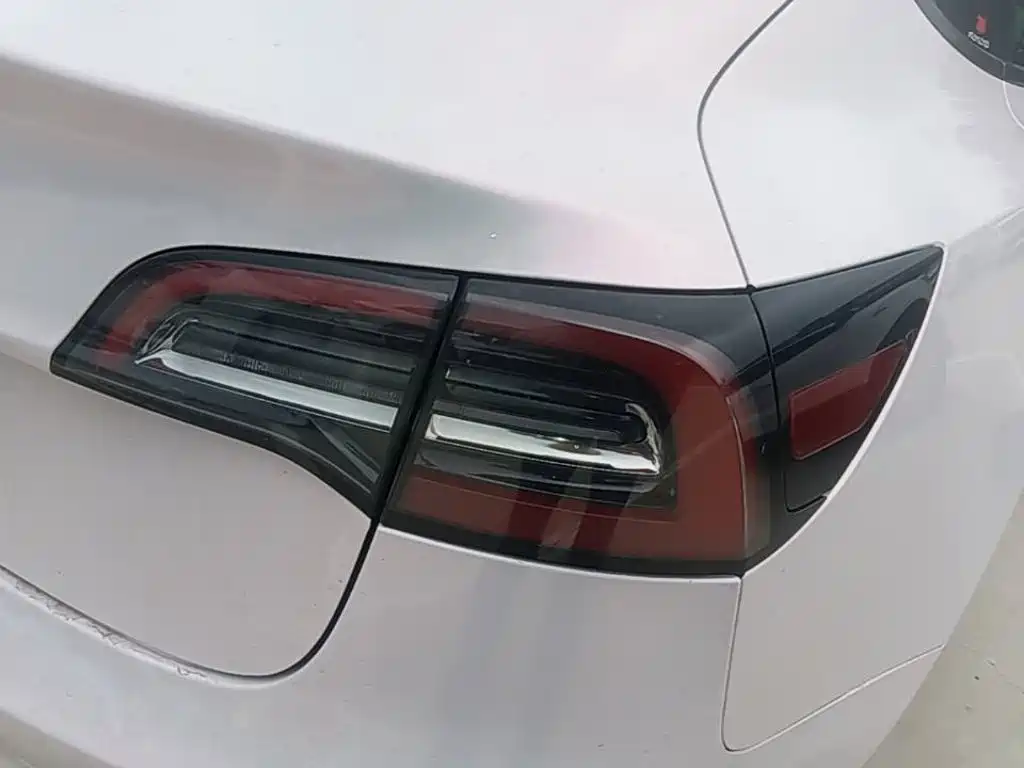 Tesla Model 3 — миниатюра 8