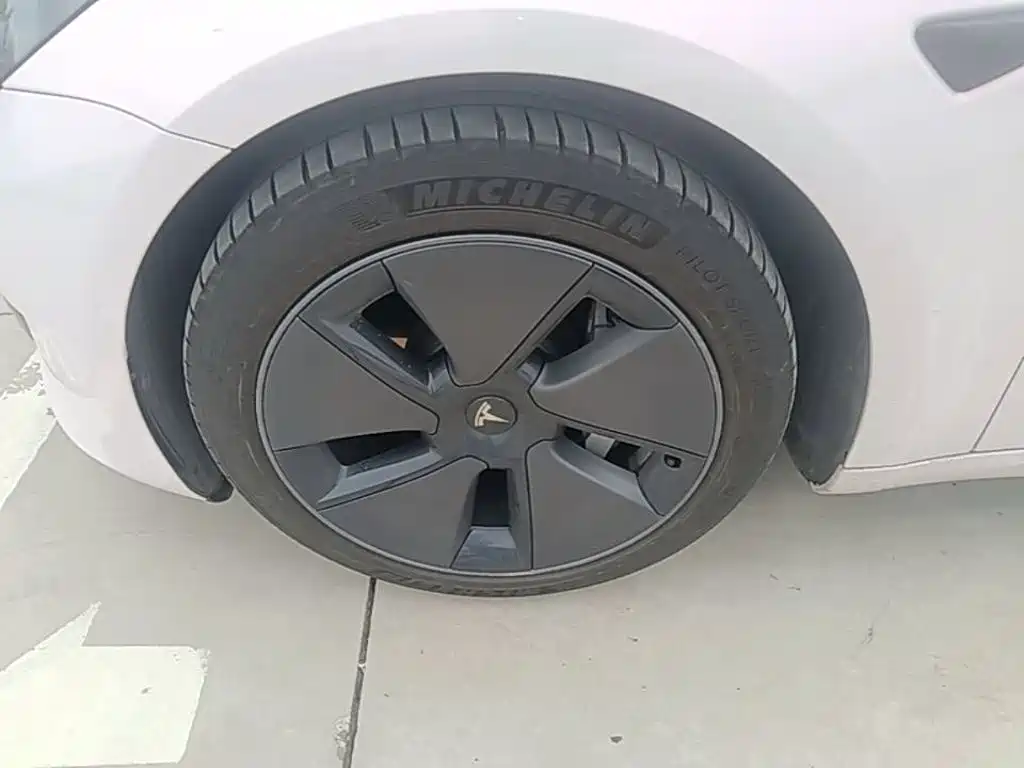 Tesla Model 3 — миниатюра 23