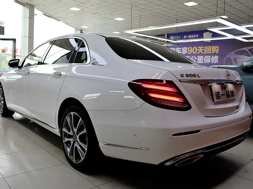 Mercedes-Benz E-Class — миниатюра 17