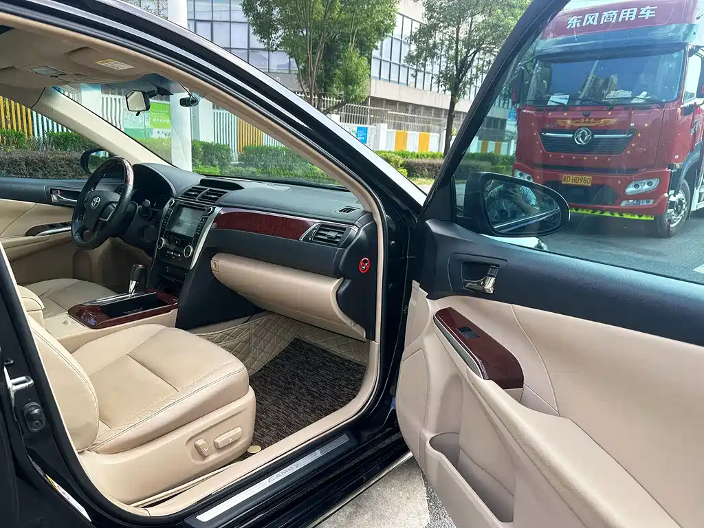 Toyota Camry — миниатюра 19