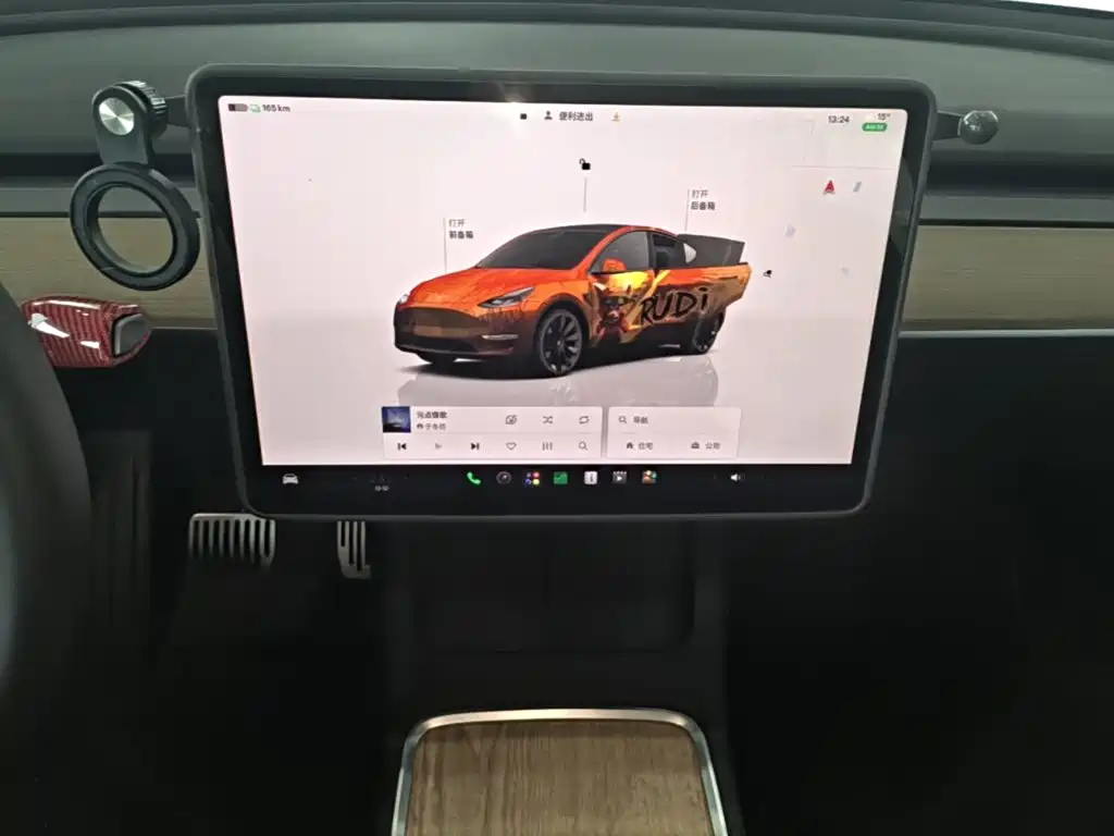Tesla Model Y — миниатюра 13