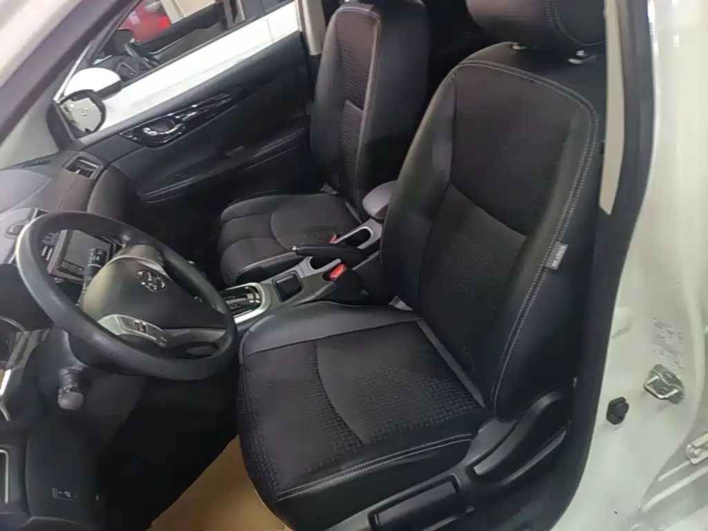 Nissan Tiida — миниатюра 15