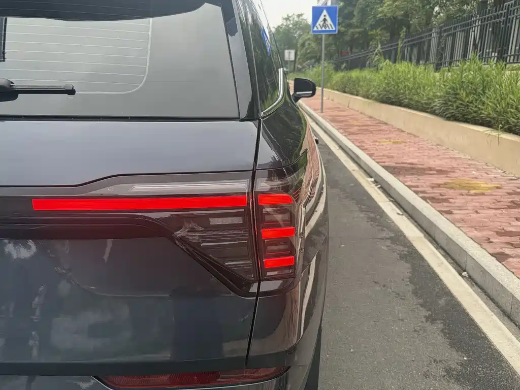 Ford Edge 2023 L 2.0T EcoBoost E мест Luxury