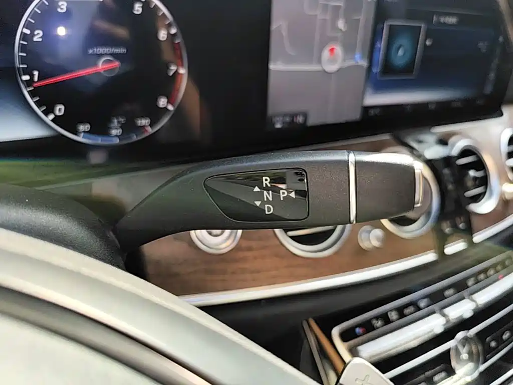 Mercedes-Benz E-Class — миниатюра 14