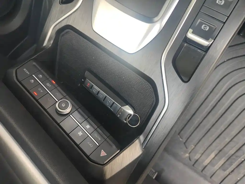 Wey Wey VV6 — миниатюра 9