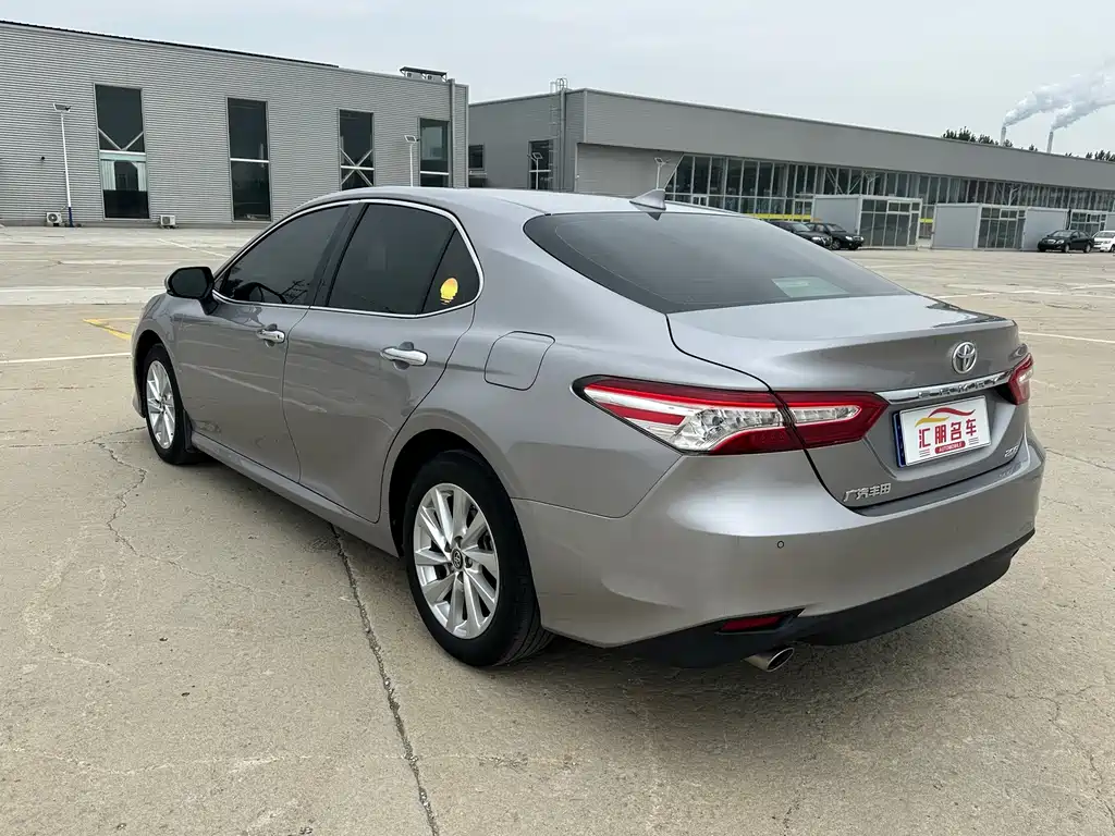 Toyota Camry — миниатюра 9