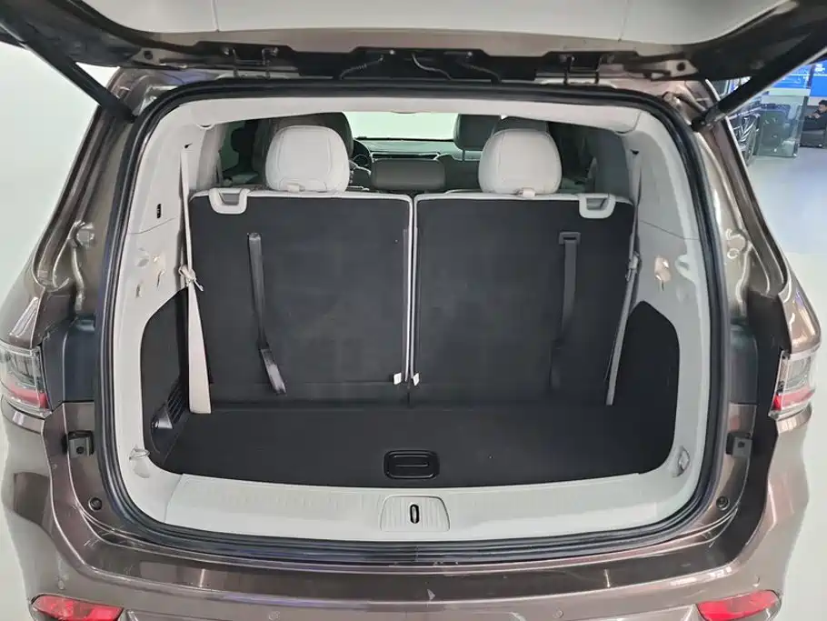 Jeep Grand Commander — миниатюра 4