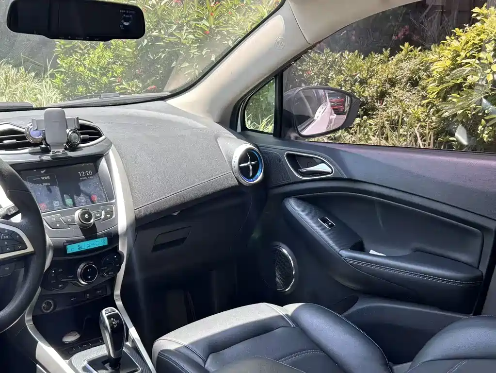 BYD Yuan EV — миниатюра 15