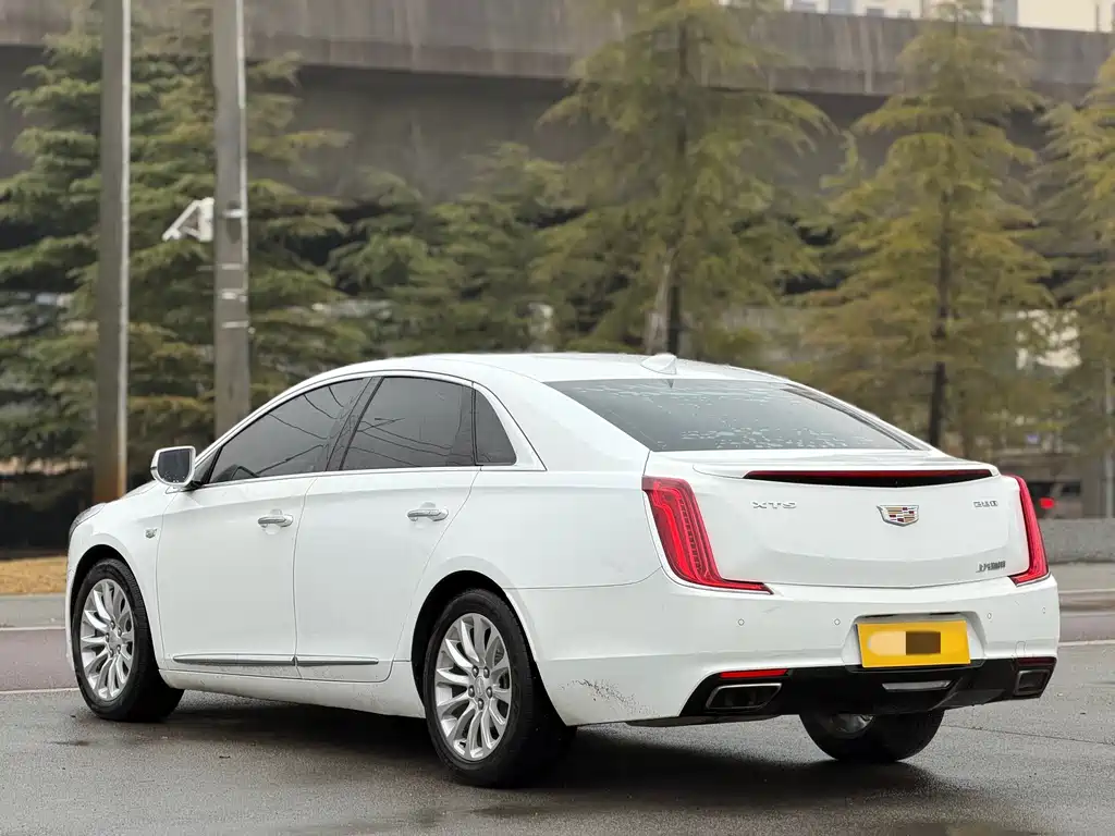 CADILLAC XTS