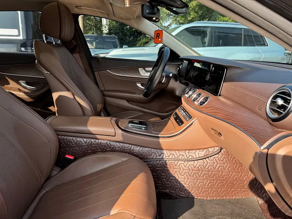 Mercedes-Benz E-Class — миниатюра 15