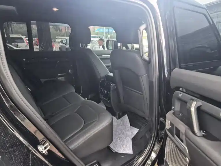 Land Rover Defender — миниатюра 11