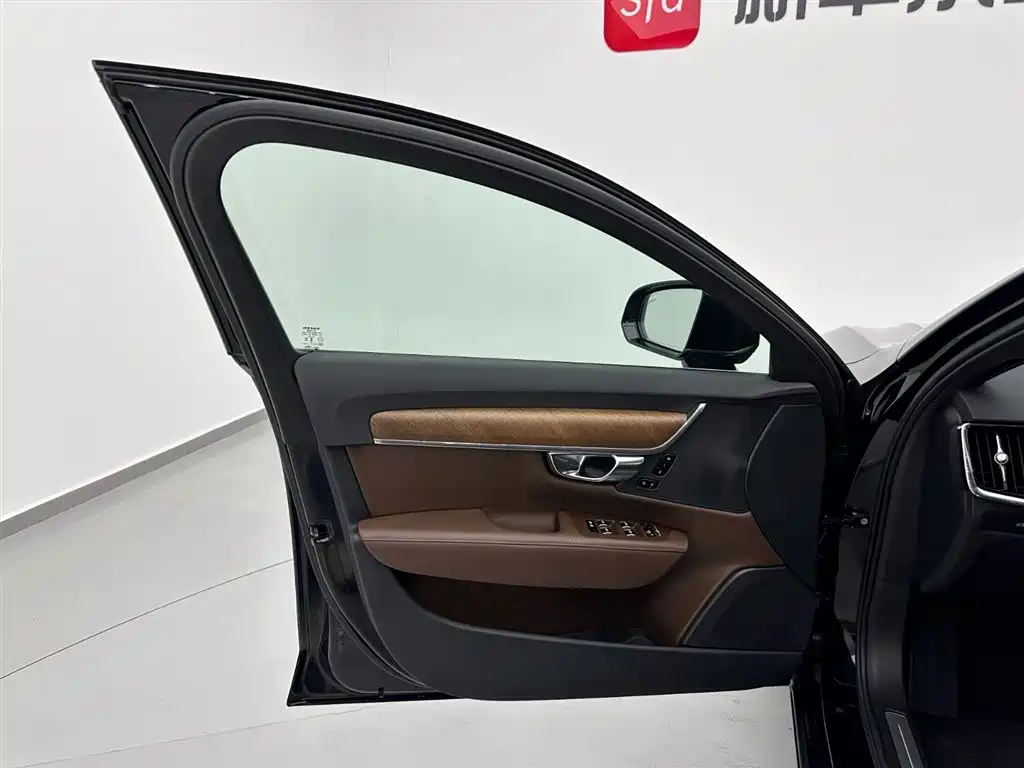 VOLVO S90 PLUG IN HYBRID