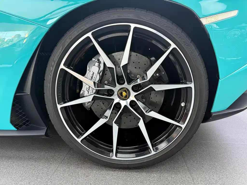 Lamborghini Aventador — миниатюра 14
