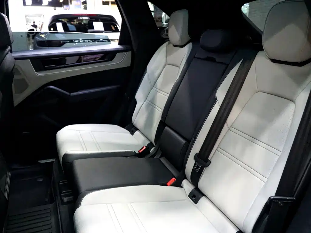 Porsche Cayenne — миниатюра 12