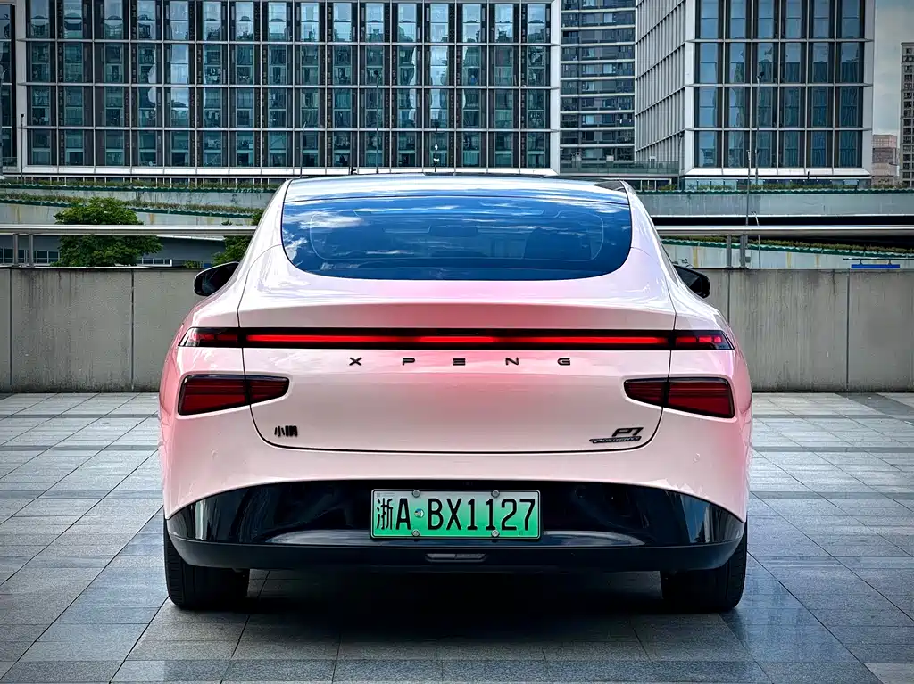 XPeng P7 — миниатюра 6
