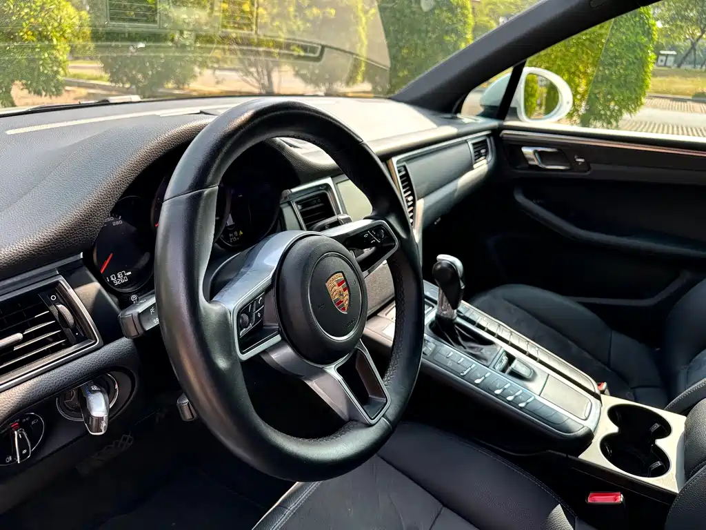 Porsche Macan — миниатюра 11