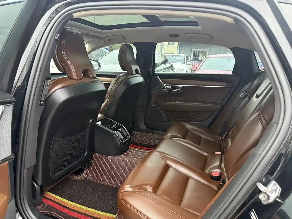 Volvo S90 — миниатюра 10