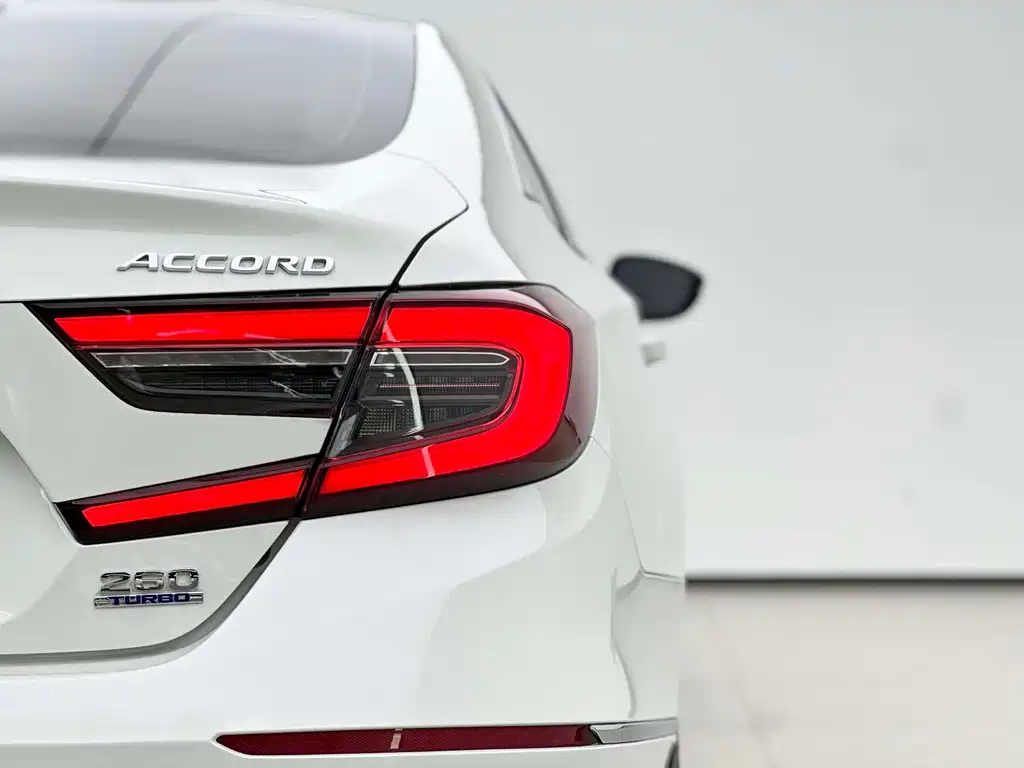 Honda Accord — миниатюра 12
