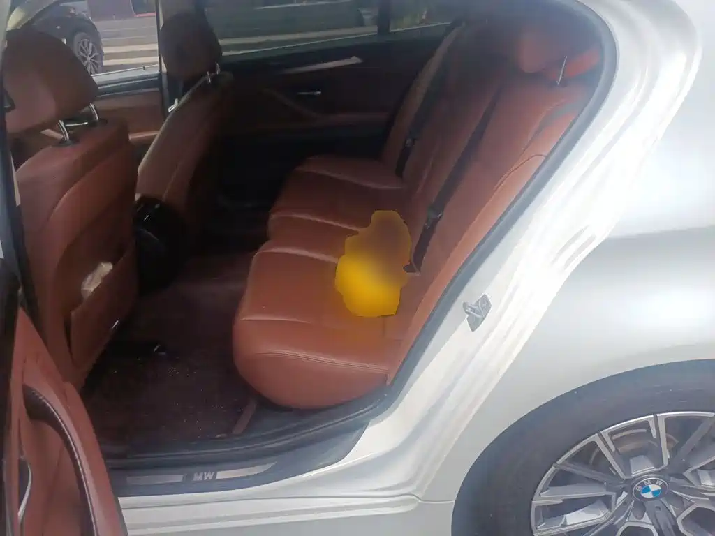 BMW 5 Series — миниатюра 13