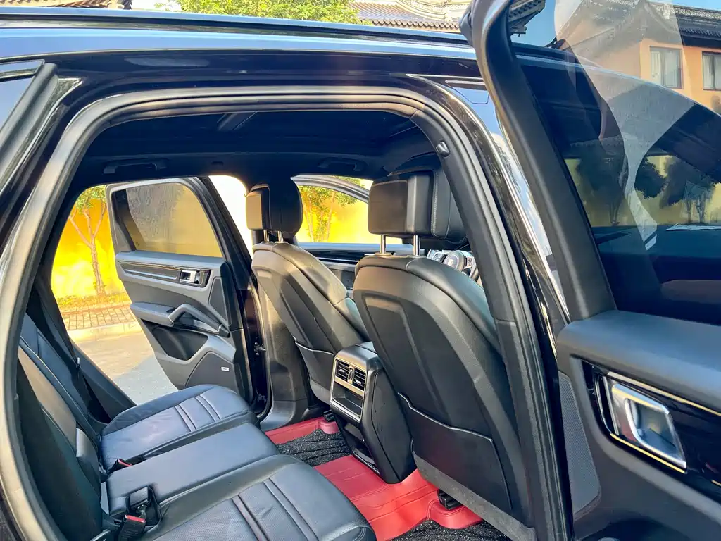Porsche Cayenne — миниатюра 11