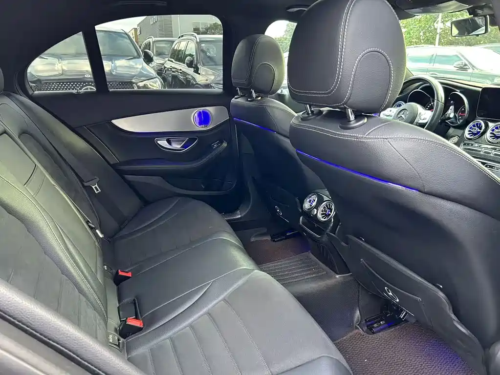 Mercedes-Benz C-Class — миниатюра 13