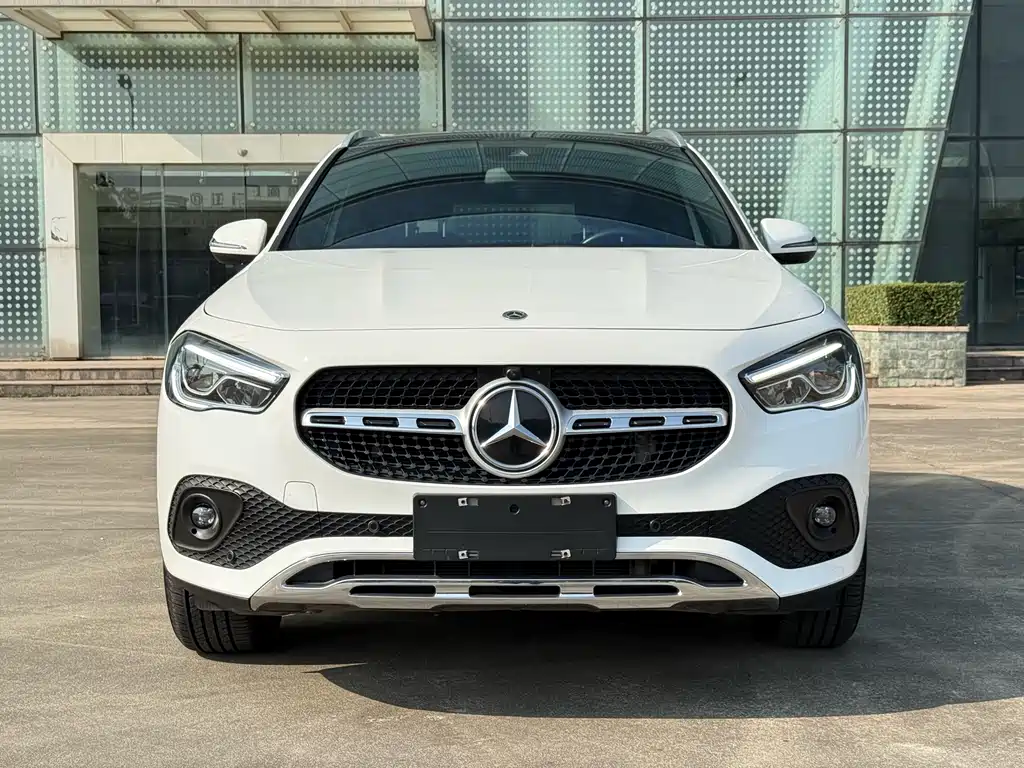 MERCEDES-BENZ GLA