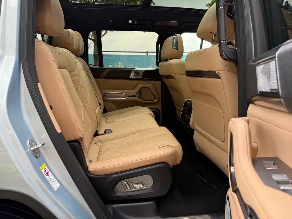 Fangchengbao Leopard 8 8 2025 Flagship 7 мест
