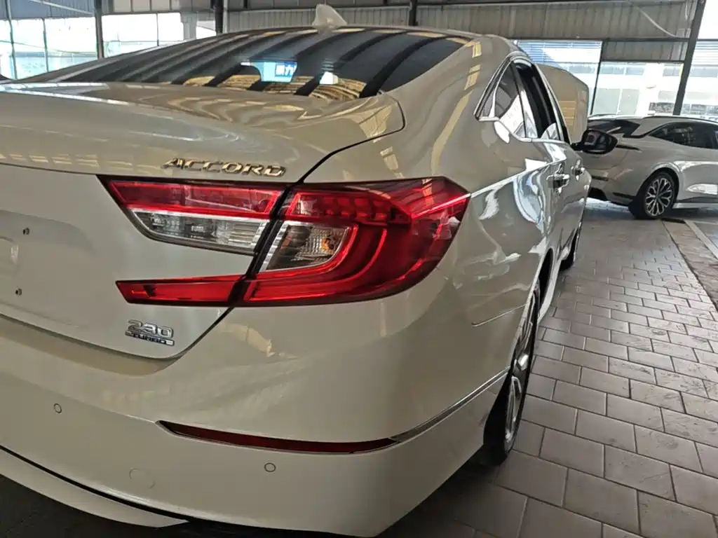 Honda Accord — миниатюра 8