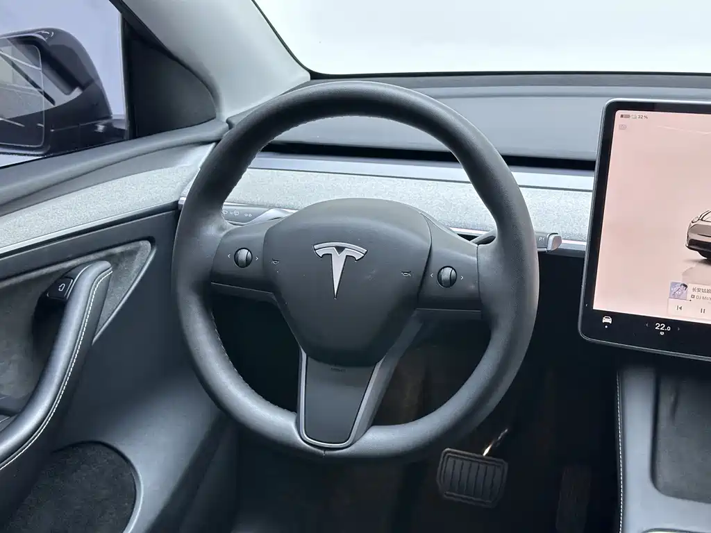 Tesla Model Y — миниатюра 19