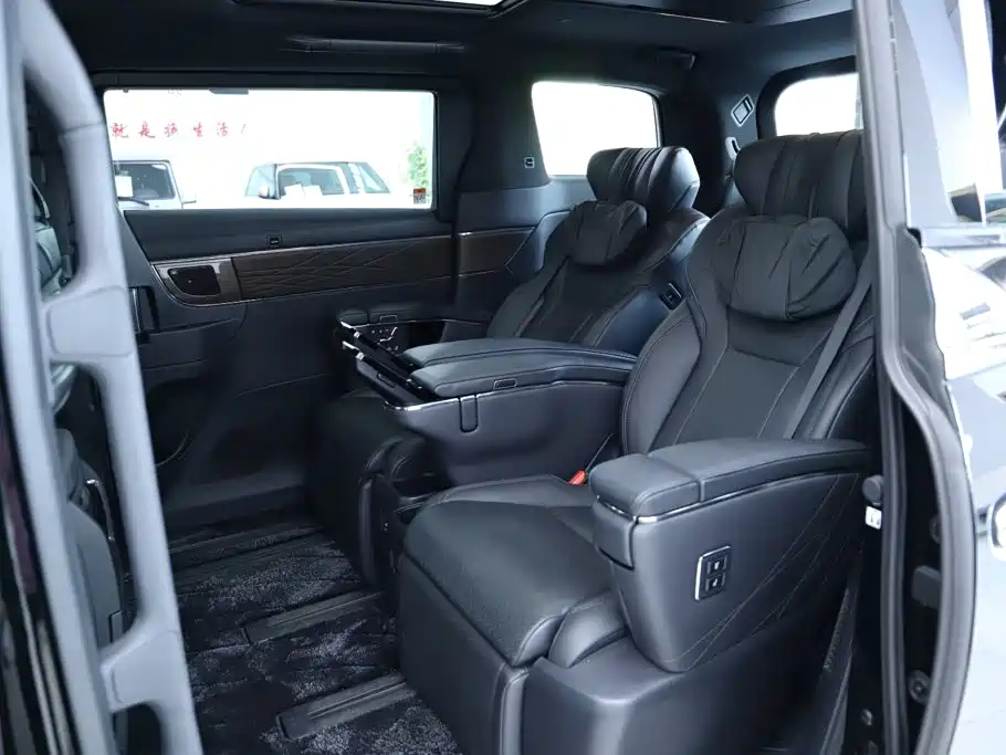 Toyota Alphard — миниатюра 6