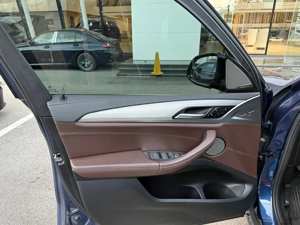 BMW iX3 — миниатюра 5