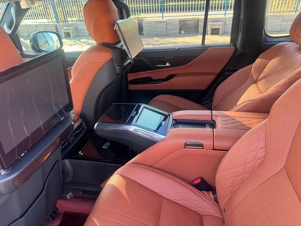 Lexus LX — миниатюра 13