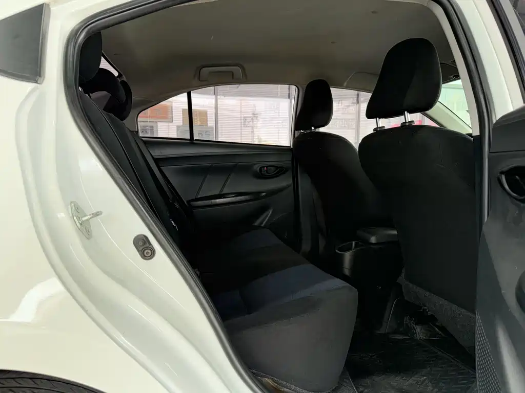 Toyota Yaris L — миниатюра 12