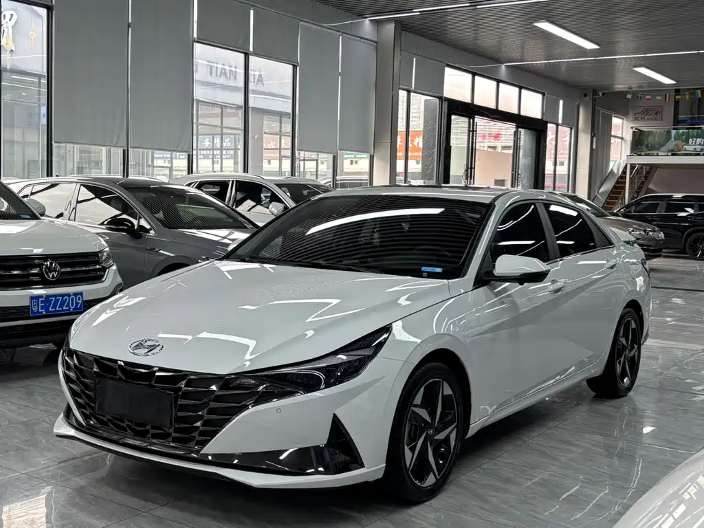HYUNDAI ELANTRA