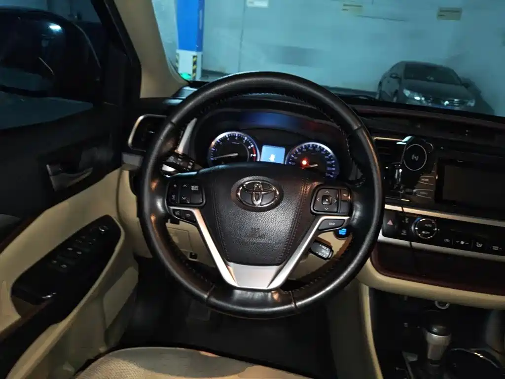 Toyota Highlander — миниатюра 6