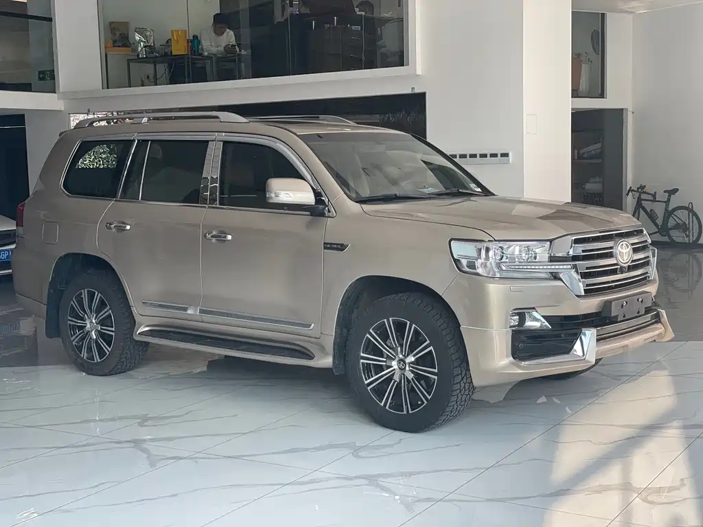 TOYOTA LAND CRUISER