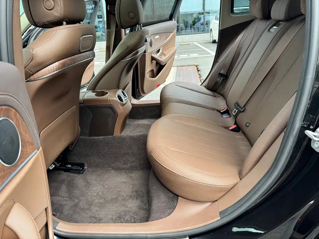 Mercedes-Benz E-Class — миниатюра 11