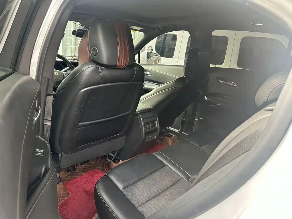 Cadillac XT4 — миниатюра 5