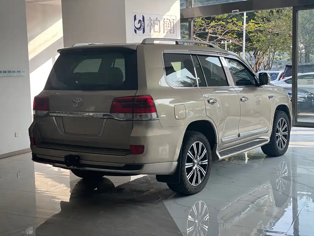 TOYOTA LAND CRUISER