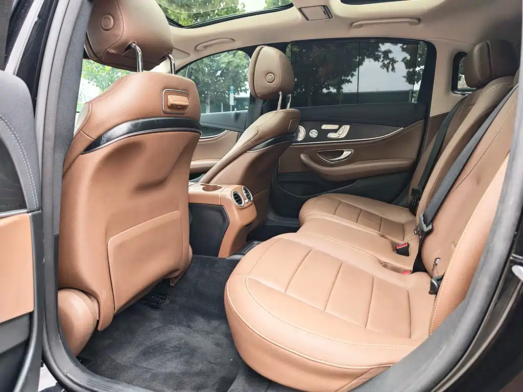 Mercedes-Benz E-Class — миниатюра 5