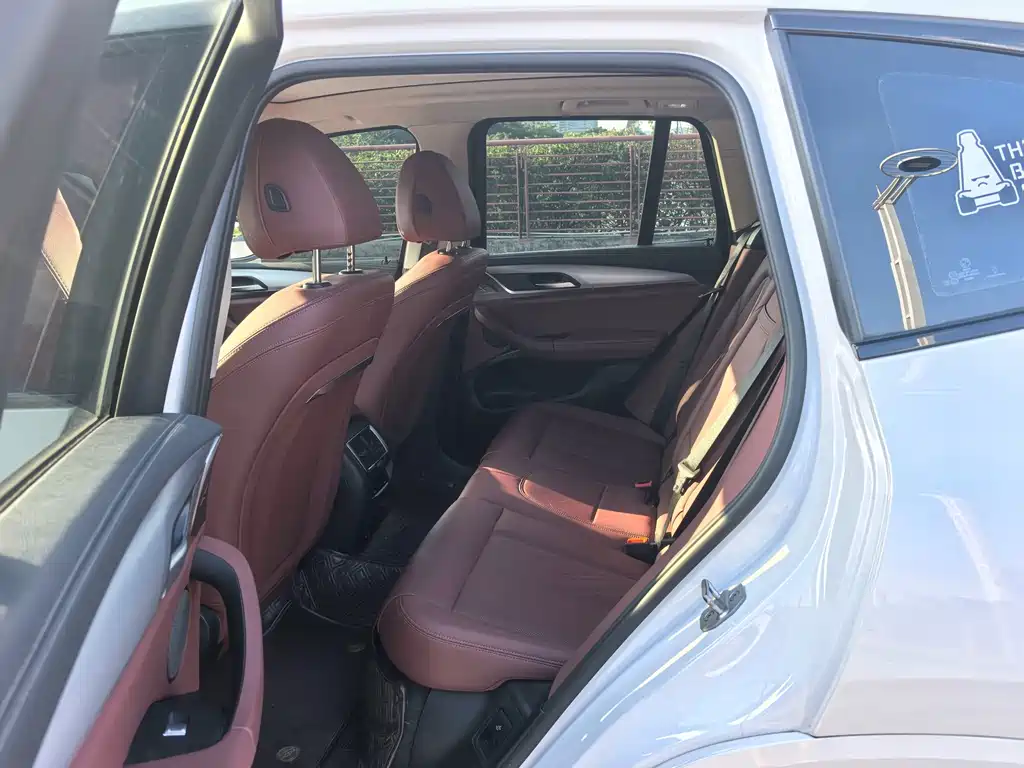 BMW iX3 — миниатюра 16