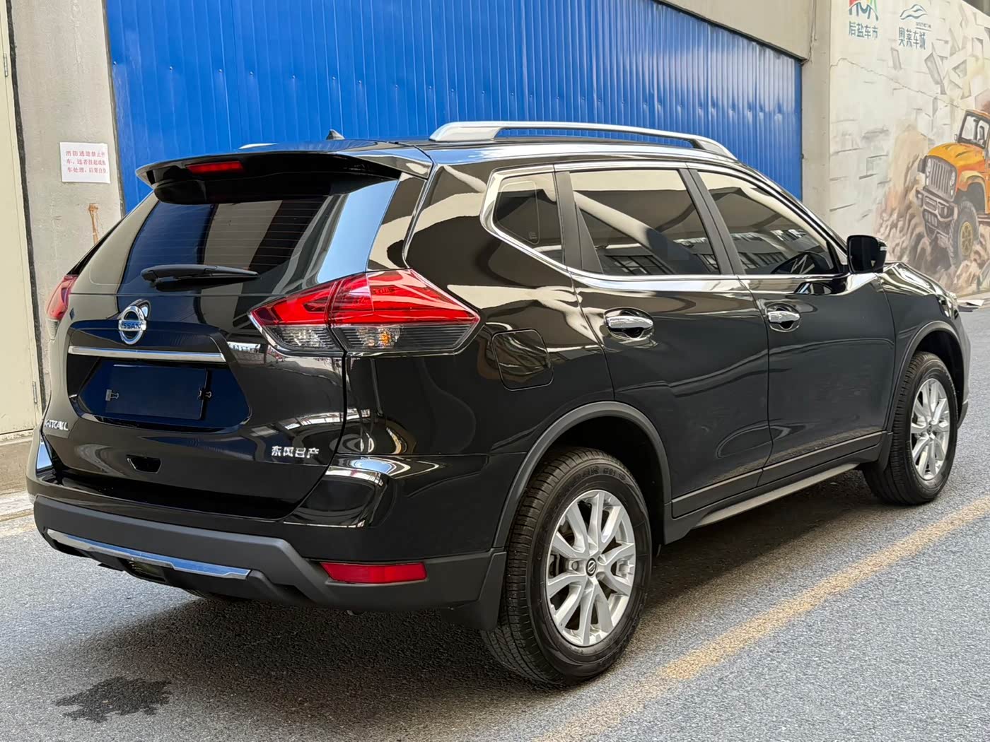 Nissan X-Trail 2.0 л 2023 г. Чёрный, пробег 12000 км