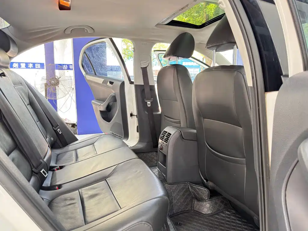 Volkswagen Sagitar — миниатюра 15