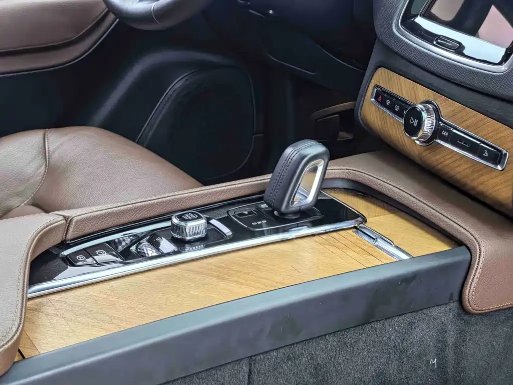 Volvo XC90 — миниатюра 25