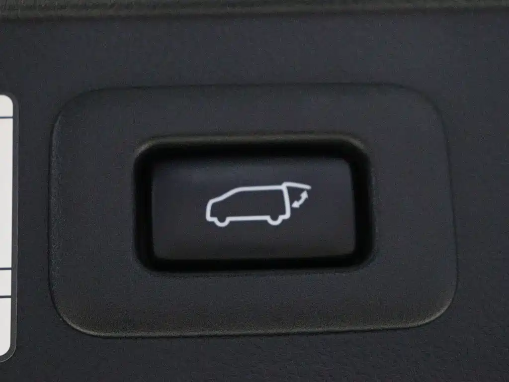 Toyota Alphard — миниатюра 13