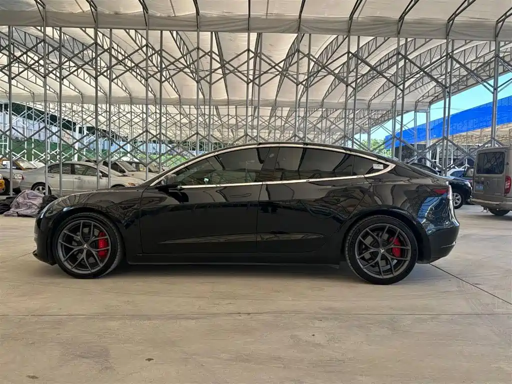 Tesla Model 3 — миниатюра 9