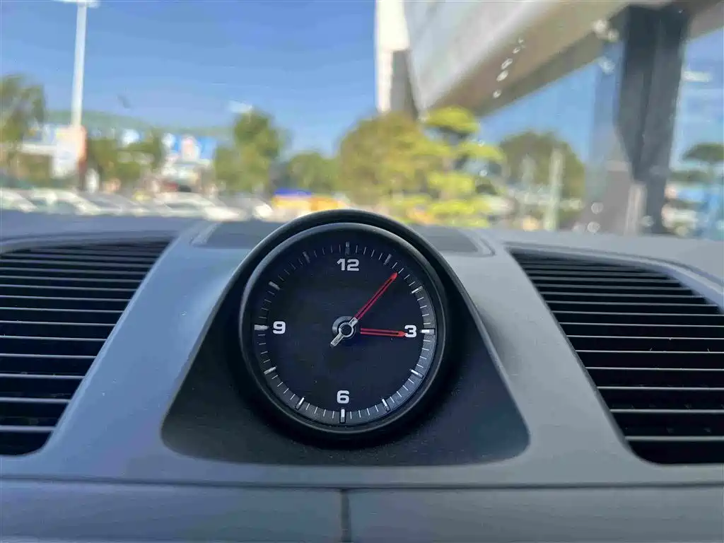 Porsche Cayenne — миниатюра 8