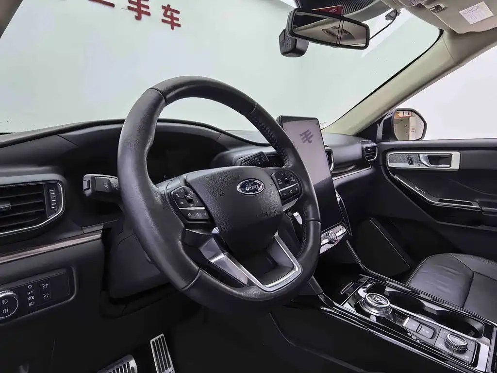 Ford Explorer — миниатюра 18